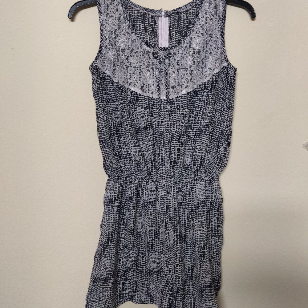 BLACK AND WHITE PATTERNED ROMPER